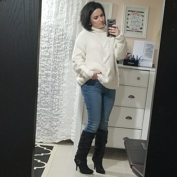 Unknown Shoes - Suede like tall boots